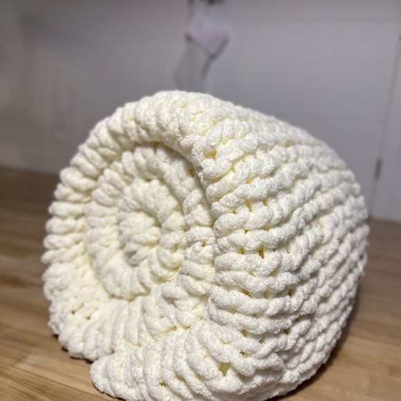 HANDMADE QUEEN SIZE KNIT BLANKET🧶 - Picture 2 of 2